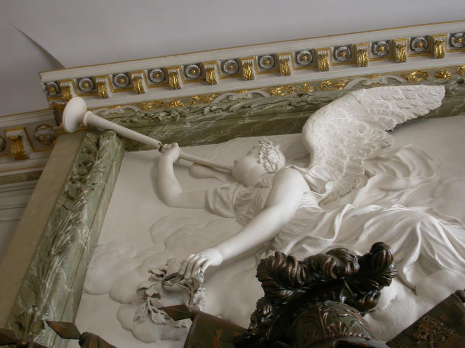 Bas-relief : la Renommée, détail - © Ministère de la Culture (France), Direction régionale des affaires culturelles de Bourgogne-Franche-Comté, tous droits réservés