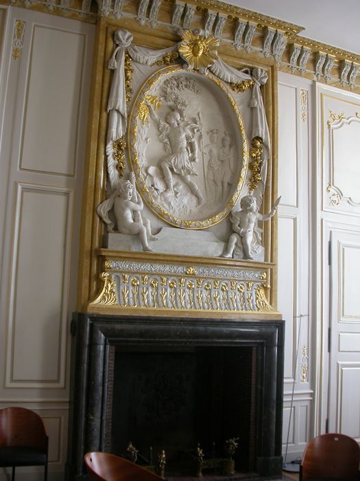 Bas-relief : la Conquête de la Toison d'Or, vue générale - © Ministère de la Culture (France), Direction régionale des affaires culturelles de Bourgogne-Franche-Comté, tous droits réservés