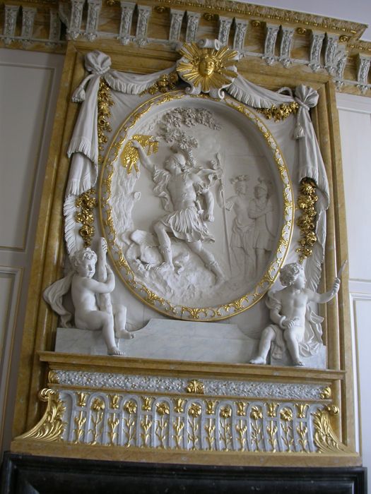 Bas-relief : la Conquête de la Toison d'Or, vue rapprochée - © Ministère de la Culture (France), Direction régionale des affaires culturelles de Bourgogne-Franche-Comté, tous droits réservés