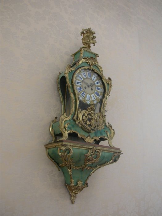 pendule et son socle - © Ministère de la Culture (France), Direction régionale des affaires culturelles de Bourgogne-Franche-Comté, tous droits réservés