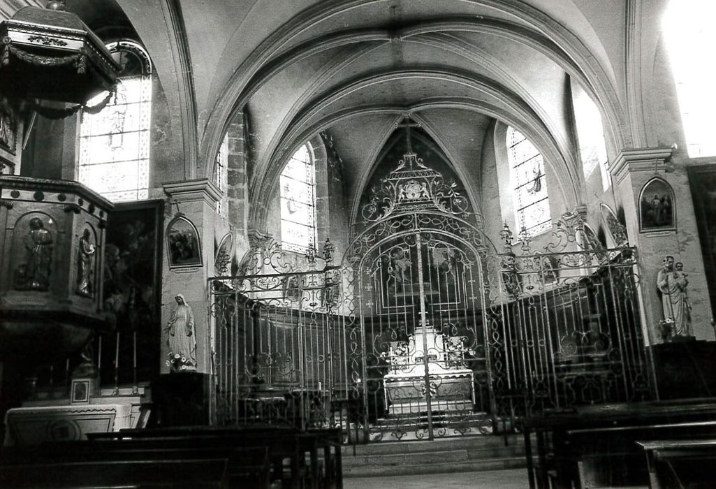 Hôpital Sainte-Reine : Chapelle, choeur, vue générale