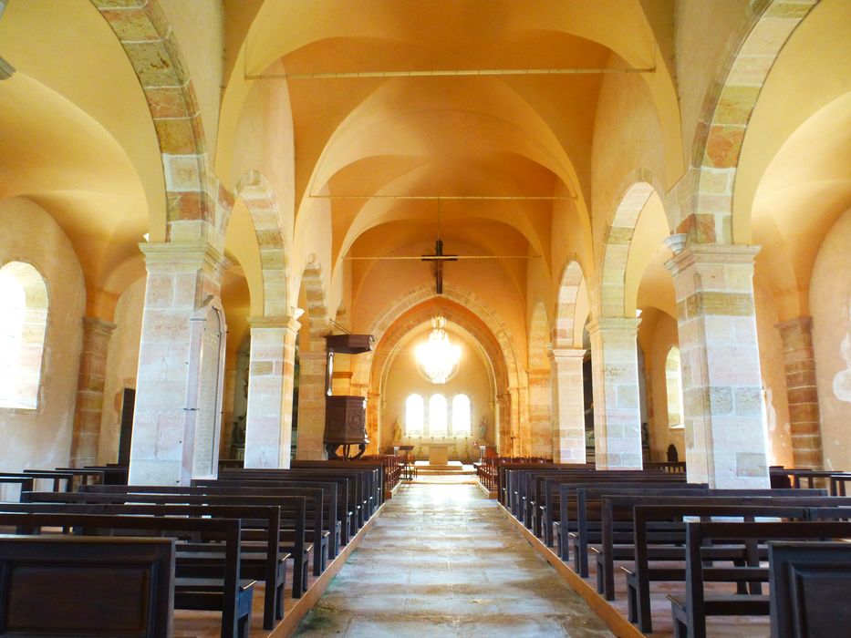 Eglise paroissiale : Nef, vue générale