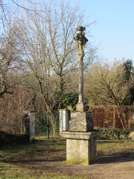 croix de cimetière : Vue générale - © Ministère de la Culture (France), Direction régionale des affaires culturelles de Bourgogne-Franche-Comté – Diffusion restreinte