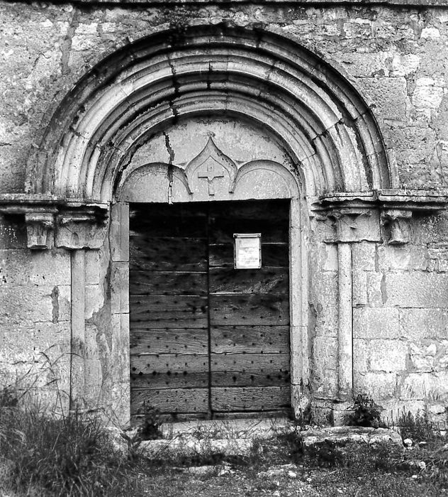 Eglise du Petit Auxey (ancienne) : Portail occidental, vue générale