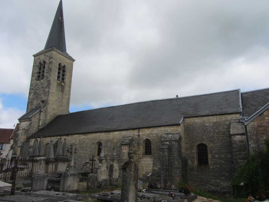 Eglise Sainte-Madeleine : Façade latérale sud, vue générale