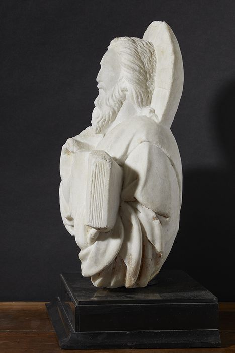statue : Christ bénissant