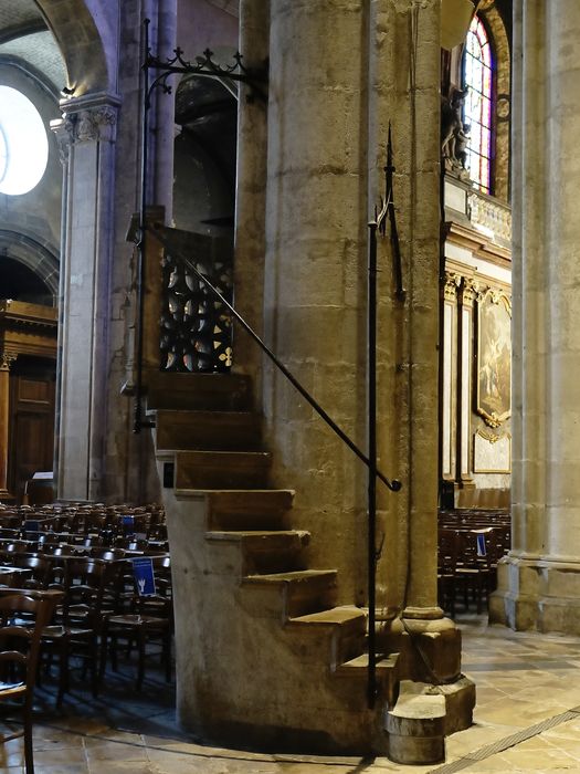Chaire à prêcher - Vue partielle : escalier