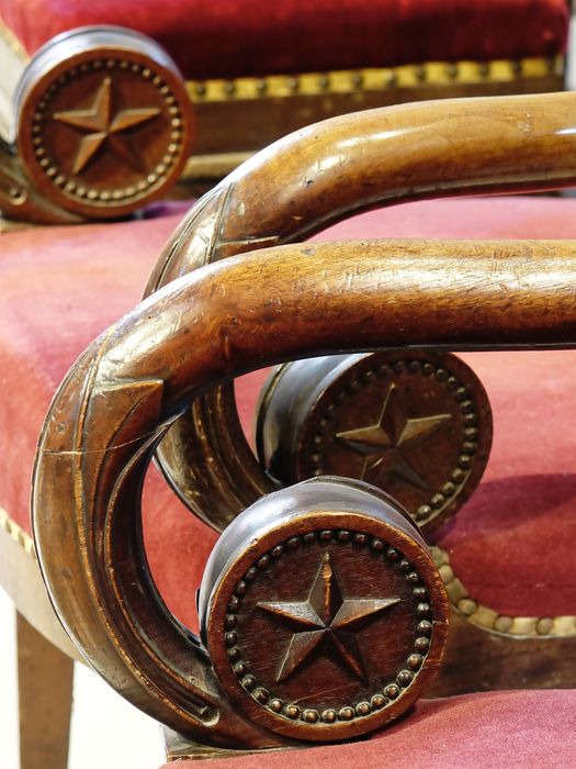 Neufs fauteuils de célébrant - Vue de détail : accotoirs