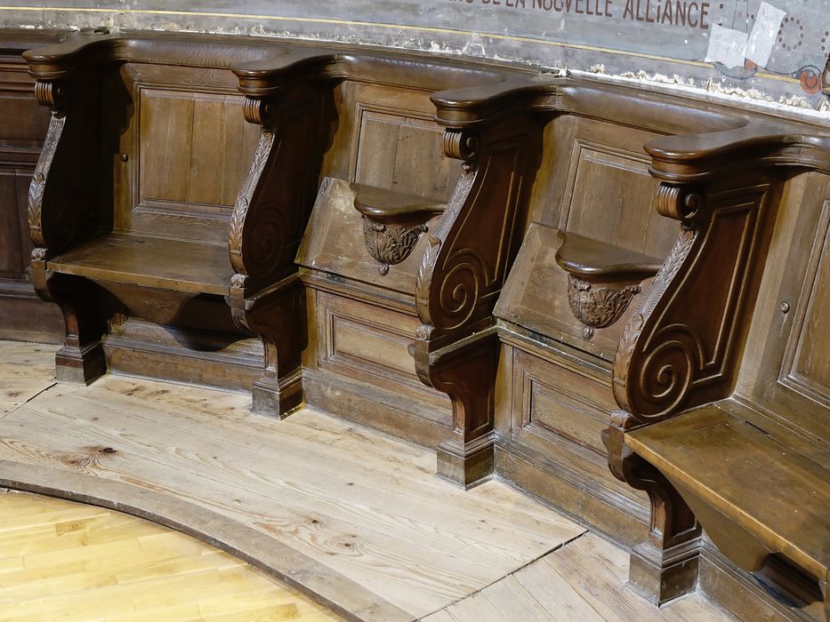 Stalles, trône archiépiscopal, lambris de choeur - Vue partielle : stalles