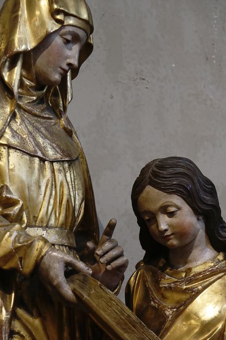 Groupe sculpté : Education de la Vierge - Vue partielle