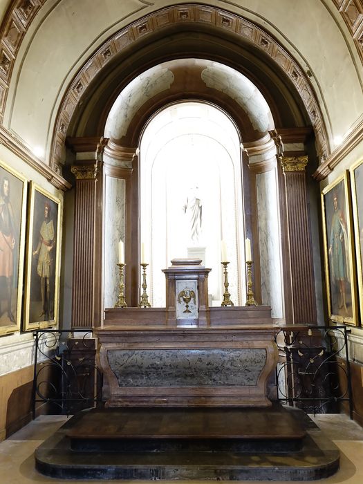 Autel, tabernacle, retable - Vue générale