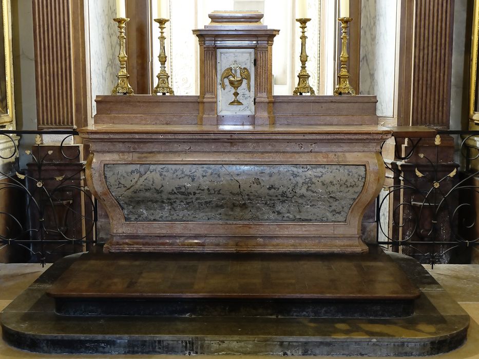 Autel, tabernacle, retable - Vue générale : autel, tabernacle