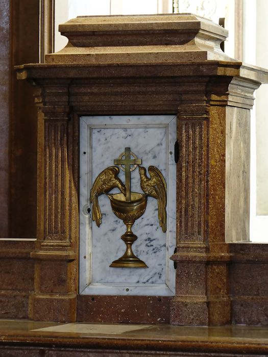 Autel, tabernacle, retable - Vue générale : tabernacle