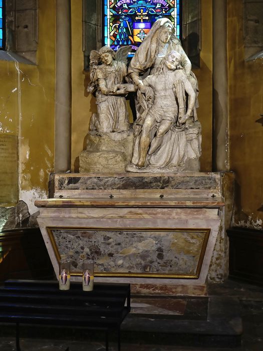Autel, gradin - Vue d'ensemble avec Pietà