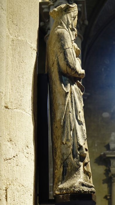 Statue : Vierge à l'Enfant - Vue latérale