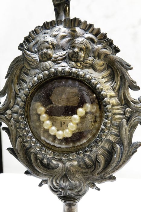 Reliquaire-monstrance de Saint-Point - Vue partielle : médaillon contenant reliques