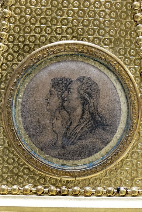 Reliquaire de la famille royale - Vue de détail : portrait famille royale - © conservation régionale des Monuments historiques Bourgogne-Franche-Comté