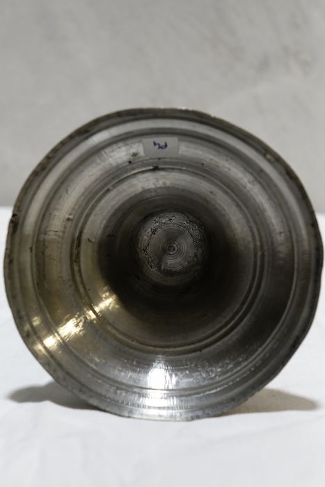 Calice et patène dit du Père Receveur - Vue partielle : dessous du pied - © conservation régionale des Monuments historiques Bourgogne-Franche-Comté