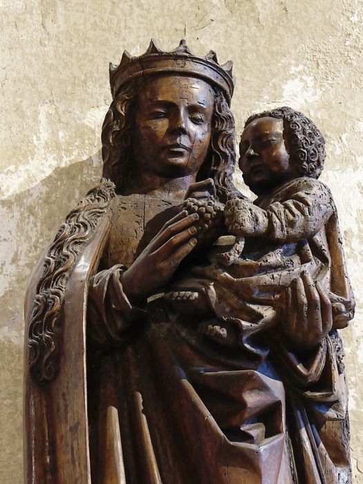 Statue : Vierge à l'Enfant - Vue partielle : à mi corps de face