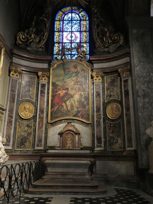 Autel, tabernacle, degré, gradin, décor, revêtement mural - Vue générale