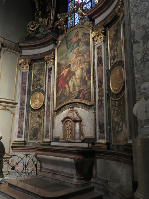 Autel, tabernacle, degré, gradin, décor, revêtement mural - Vue générale