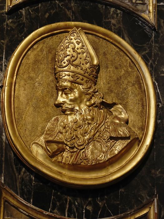 Médaillons en bas-relief : Saints évêques - Vue générale : st Ferréol
