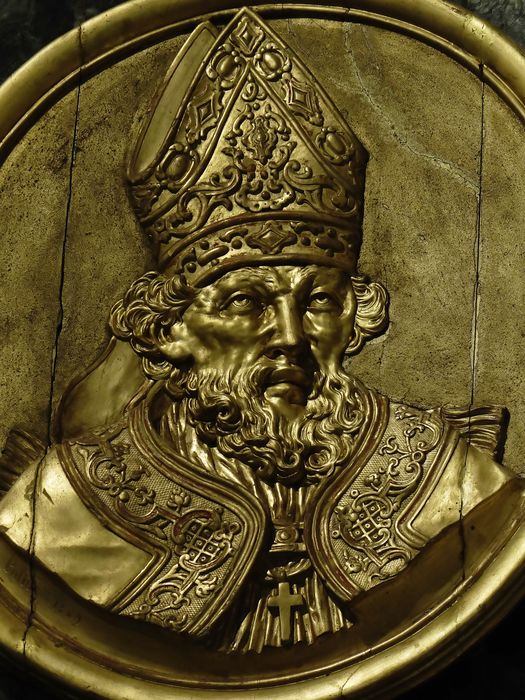 Médaillons en bas-relief : Saints évêques - Vue générale : st Ferjeux