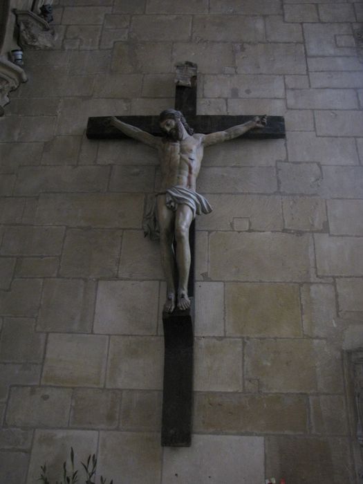 statue : Christ en croix