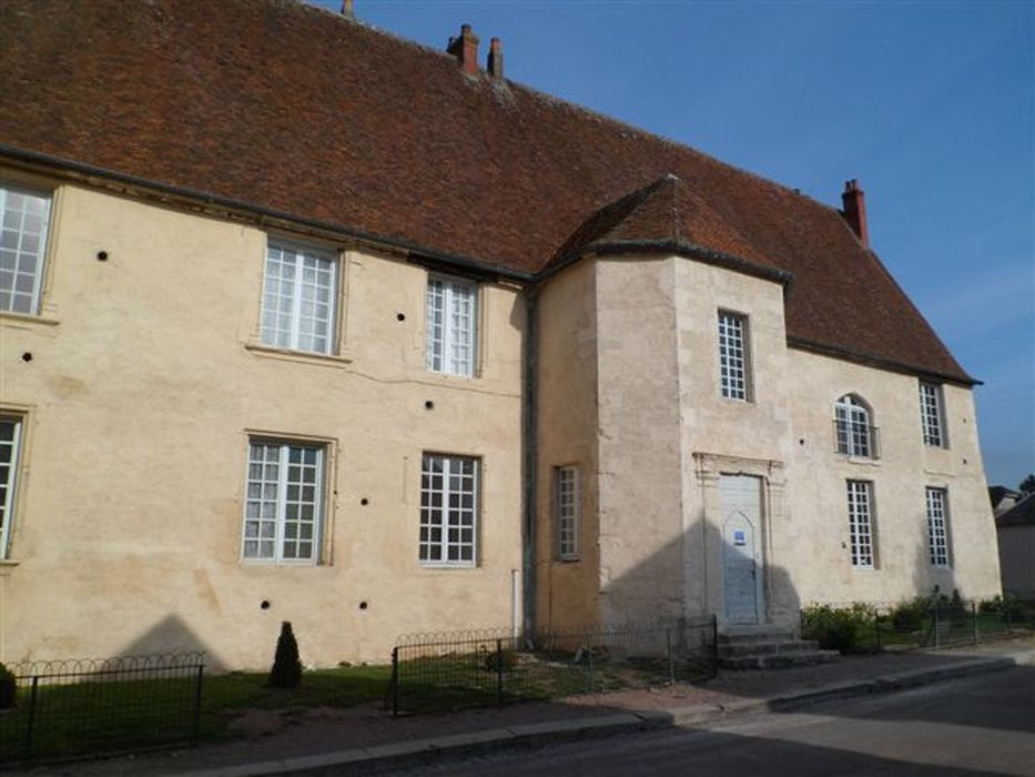 Château des Evêques de Nevers (ancien) : Ensemble sud, vue générale