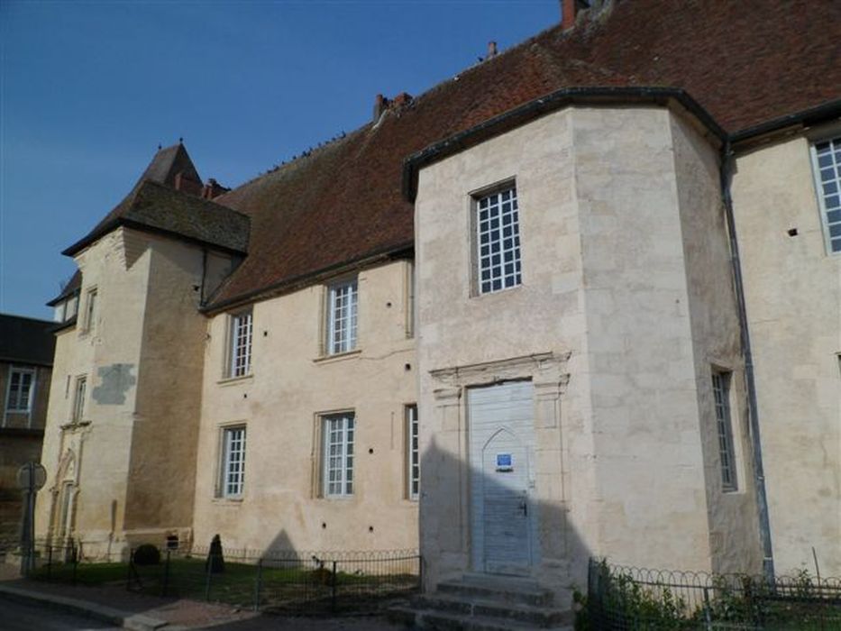 Château des Evêques de Nevers (ancien) : Ensemble sud, vue partielle