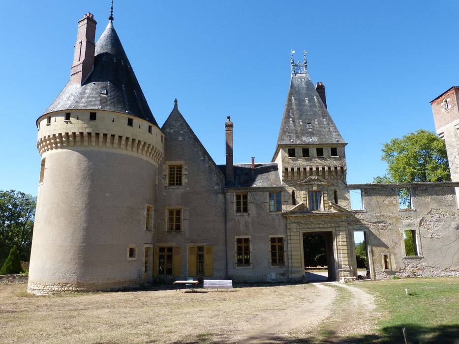 Château des Bordes : Ensemble sud-est, vue partielle