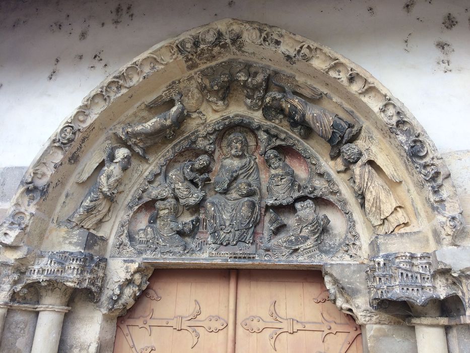 Eglise Saint-Pierre : Portail occidental, détail du tympan