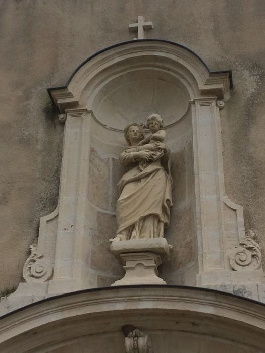 statue : Vierge à l'Enfant