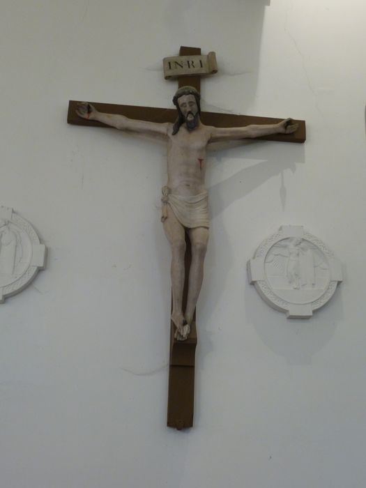 statue : Christ en croix