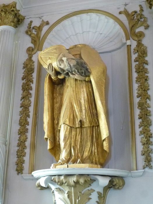 retable du maître-autel,  statue niche gauche du retable : saint Denis, détail