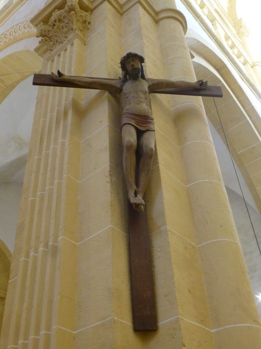 statue : Christ en croix