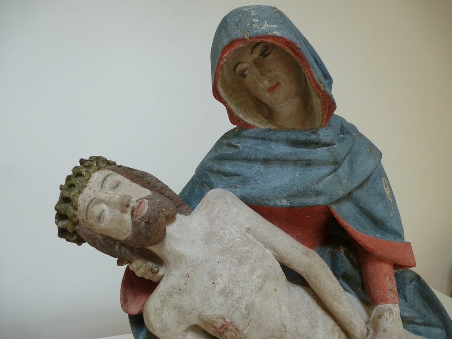 groupe sculpté : Vierge de Pitié, détail visages