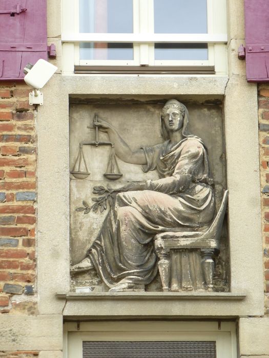 bas-relief : la Justice
