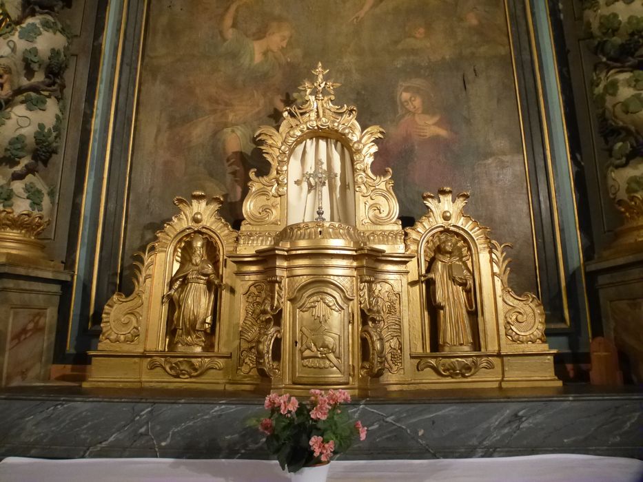 tabernacle et deux statuettes : Saint Germain et Moine