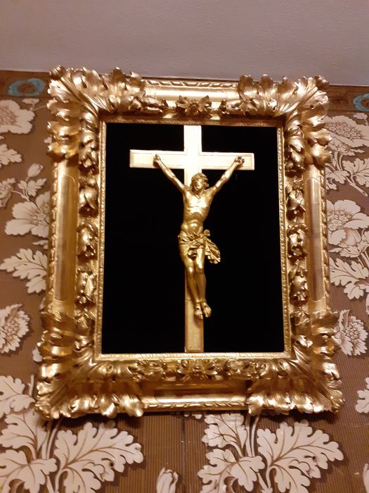 Croix encadrée (crucifix dans un cadre)