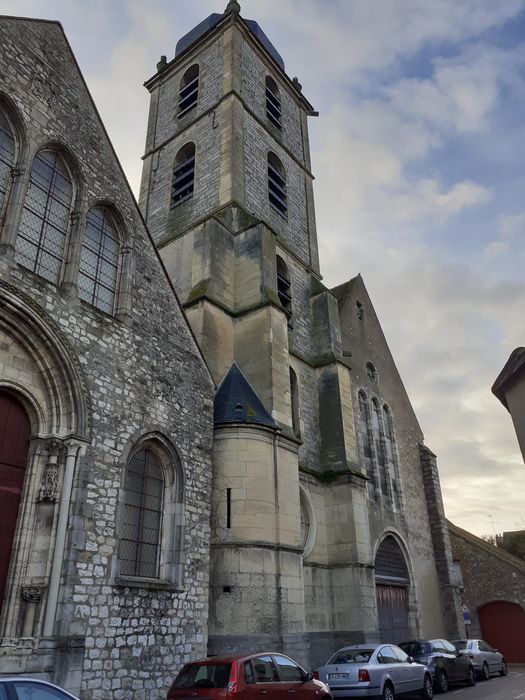 Eglise Saint-Pierre-le-Rond : Façade occidentale, vue générale