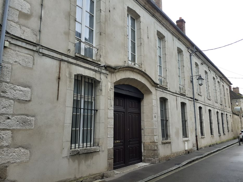 Maison : Façade sur rue, vue générale