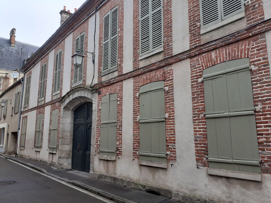 Maison : Façade sur rue, vue générale