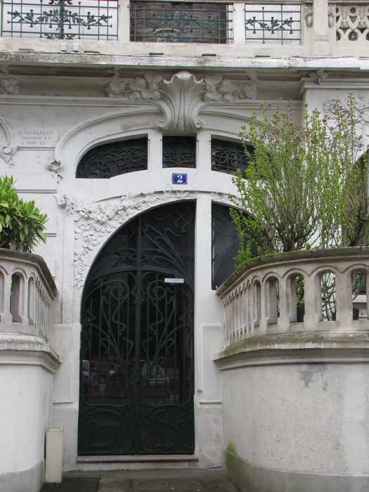 Immeuble de rapport Art Nouveau : Porte d'accès sur rue, vue générale