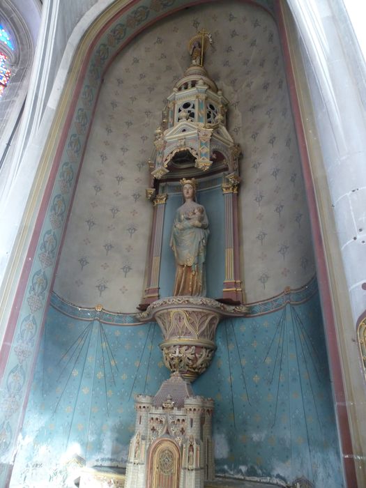 statue : Vierge à l'Enfant