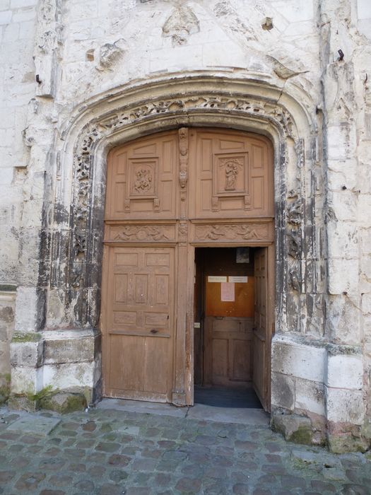 Vantaux : La Vierge couronnée par les anges, Saint Thibaut à cheval tenant un faucon sur son poing gauche