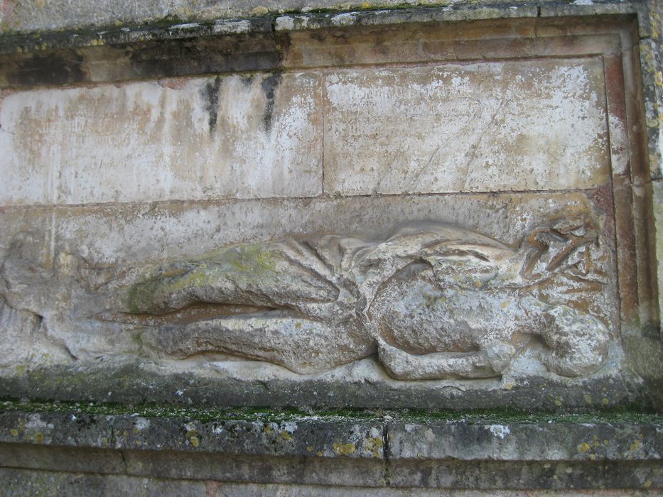 bas-relief (gisant)