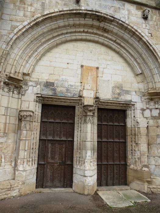 vantaux de la grande porte de la façade ouest