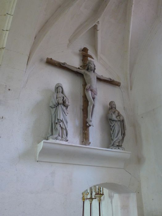 calvaire : Le Christ en croix avec la Vierge et saint Jean