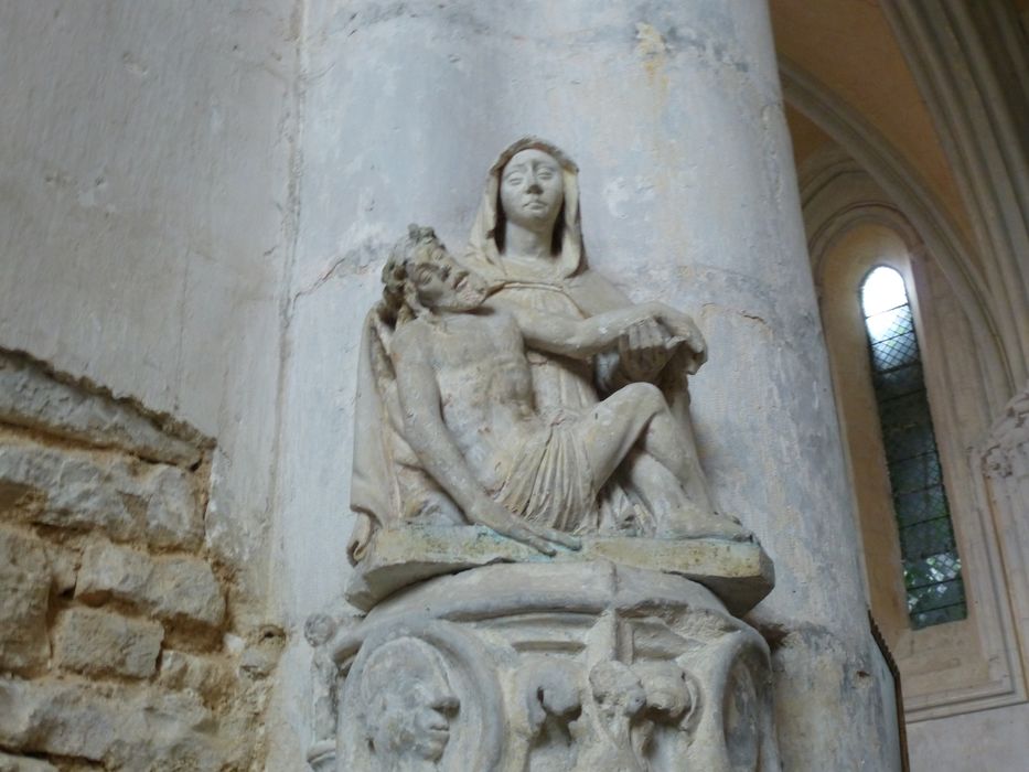groupe sculpté : Vierge de Pitié - © Ministère de la Culture (France), Direction régionale des affaires culturelles de Bourgogne-Franche-Comté, tous droits réservés